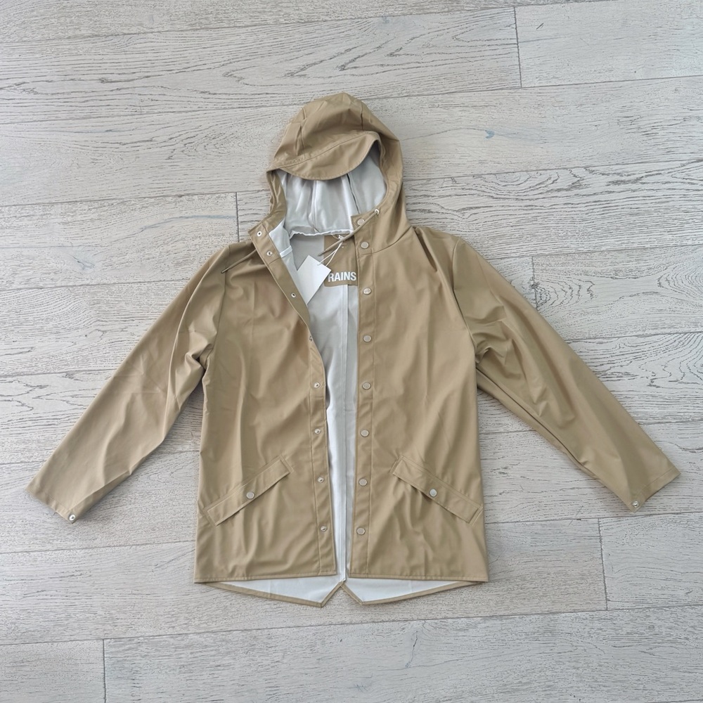 Rains Unisex Rain Coat in color Sand, Size Medium, NWT